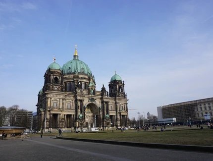 Treffpunkt: Berliner Dom/Hauptportal Am Lustgarten