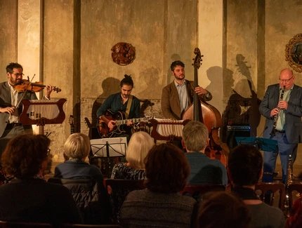 e_3ddd75fa4f29b44bd3df9ab020dca2dc_img-hopop