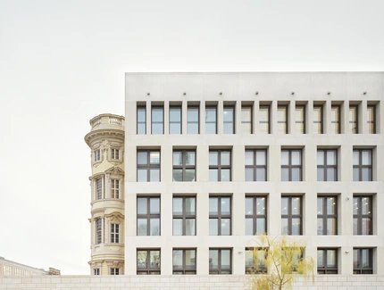 Ostfassade und Eckrondell