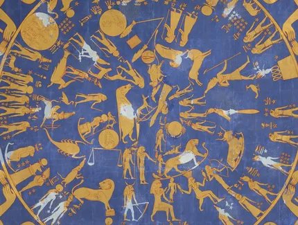 Malerische Umsetzung des runden Himmelsbildes aus Dendera an einer Decke im Neuen Museum (Detail)
