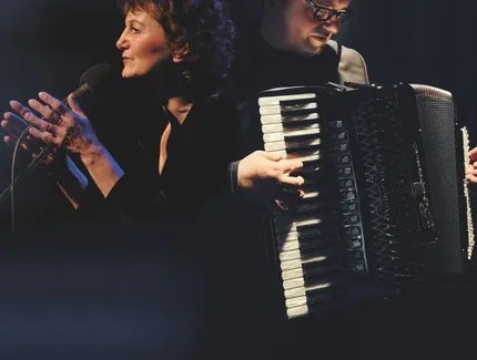 Julia Kock chante Piaf