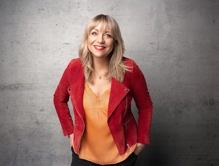 Mirja Regensburg - HAPPY