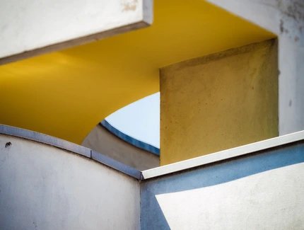 Mann mit Hut Touren Welterbe Scharoun