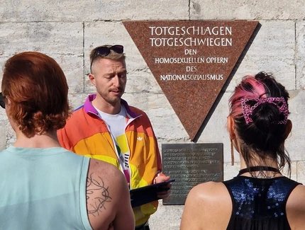 e_bf66362cfe01d42b8e070d2658e7fb52_img-hopop