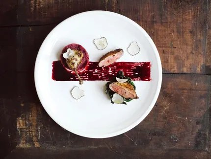 Mieral-Taube Rote Beete Spinat Trüffel