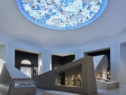 Deckenprojektion des im Kuppelraum befindlichen Moduls „Turfan Sammlung Zentralasien“ des Museums für Asiatische Kunst im Humboldt Forum.