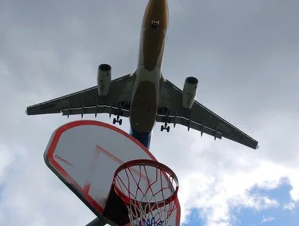 Was fliegt denn da? Basketball in Berlin vor und nach 1989/90