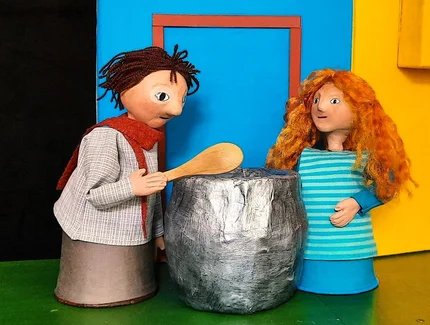 Drei Steine für die Suppe – Theater auf dem Bügelbrett