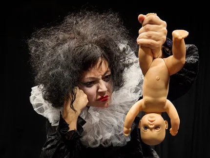 "MATRIA" vom Zenobia Theater