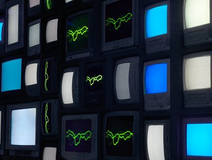 Susan Hiller, Channels, 2013. Installationsansicht in Matt’s Gallery, London, 2013 © Estate of Susan Hiller. Foto: Peter White.