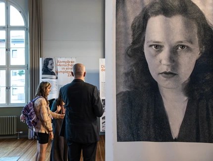Blick in die Ausstellung "Lang ist es nicht her. Und jetzt ist es soweit."