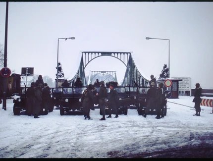 US-Soldaten vor der Glienicker Brücke, 1990(?)