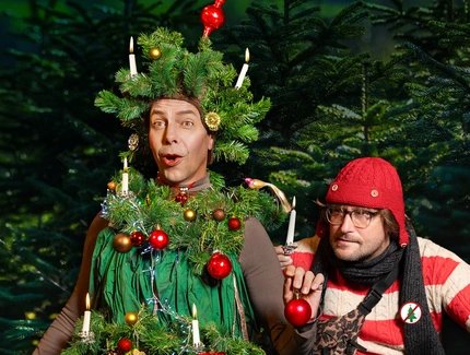 Märchen im Glaspalast von und mit dem Hexenberg Ensemble: Das Mädchen mit den Schwefelhölzern | Der Tannenbaum