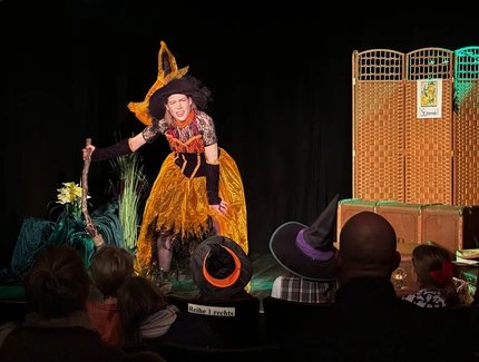 Hexe Rosanna Und Das Herbstlicht Altstadttheater Köpenick C Benjamin Stoll Blank