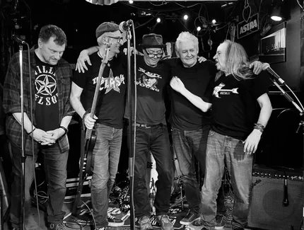 AUS LIEBE – die band: NIMM ES EINFACH, ABER NIMM ES! 