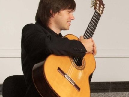 Vitaliy Schall begeistert mit seiner virtuosen und leidenschaftlichen Spielweise.