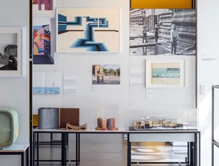 Ausstellungsansicht „Gestalten für Berlin. Design aus der Kunsthochschule Berlin-Weißensee“