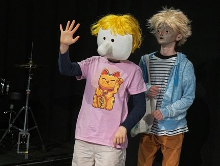 "Der Nase nach" - TheaterJugendClub Ensemble Angestrahlt
