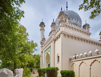 Aussenansicht der Wilmersdorfer Moschee. Exklusive Architekturführungen von Christian Fessel | Mann mit Hut Touren