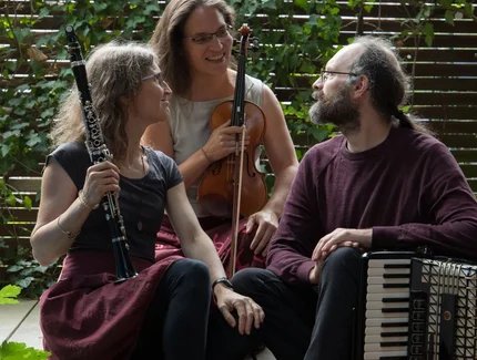 Naches Trio mit Klanglandschaften
