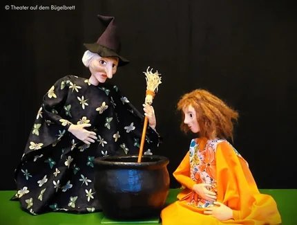 Kindertheater auf dem Bügelbrett: „Hexe auf Probe“