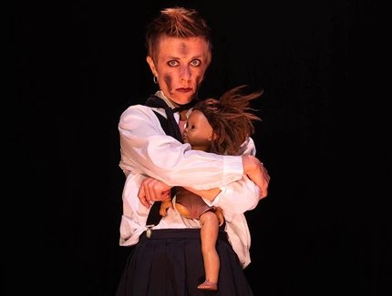 Märchen im Glaspalast von und mit dem Hexenberg Ensemble: Frau Holle