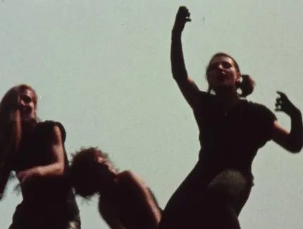 Künstlerinnengruppe Erfurt, Frauenträume, 1986, Still, Super-8-Film © Archiv Gabriele Stötzer, Courtesy: Künstlerinnengruppe Erfurt