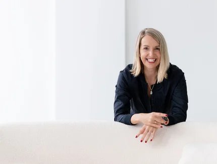 Die Autorin Eva Zweidorf 