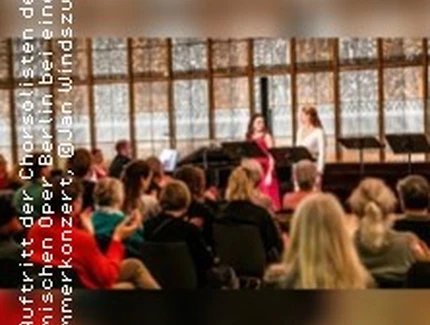 Auftritt der Chorsolisten der Komischen Oper Berlin 