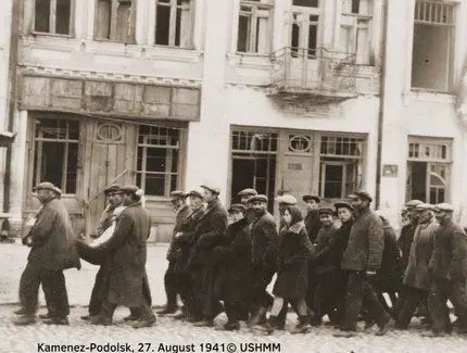 Das Foto hat Gyula Spitz am 27. August 1941 in Kamenez-Podolsk aufgenommen. Als jüdischer Arbeitsdienstler aus Budapest war er als Fahrer der ungarischen Armee vor Ort. © USHMM