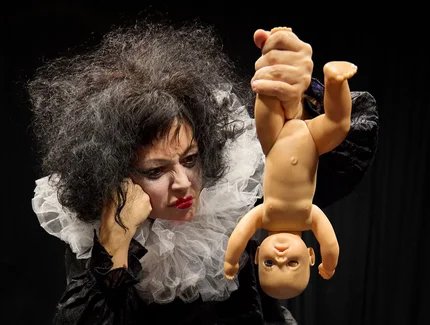 "MATRIA" vom Zenobia Theater