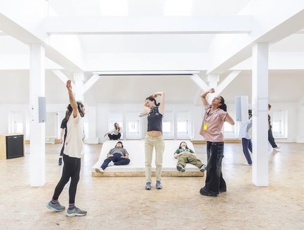 Somatic exercises in the exhibitions in den KW Institute for Contemporary Art