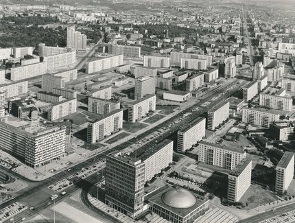 Rolf Vetter, Karl-Marx-Allee zwischen Alexanderplatz und Strausberger Platz, 1970