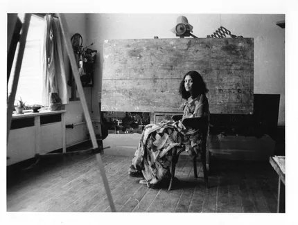 Chetna Vora am Set von „In der Kunst sind wir alle Kinder“, einem Film über den Maler Rolf Werner. Bansin, 1976