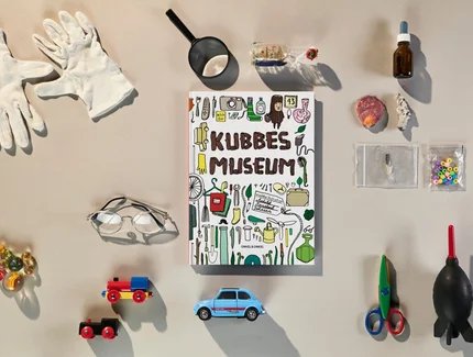 Cover zum Bilderbuch "Kubbes Museum", erzählt und illustriert von Ashild Kanstad Johnsen