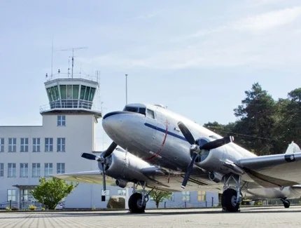 Tower mit C-47 Dakota