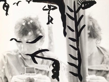 Gabriele Stötzer, Mir gegenüber – Selbst im Spiegel, 1985 © VG Bild-Kunst, Bonn 2026