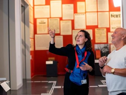 Führung in einfacher Sprache in der BERLIN GLOBAL Ausstellung