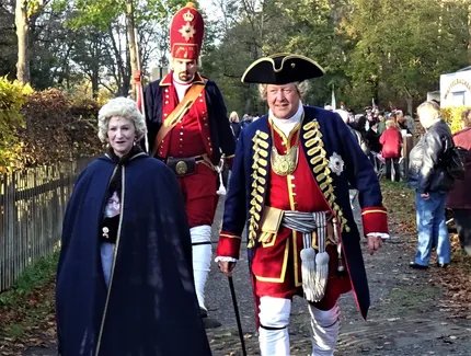 Zum Hubertusfest am Jagdschloss Stern: König Friedrich Wilhelm I. (alias Mike Sprenger) und Königin Sophie Dorothea (alias Manuela Sprenger)