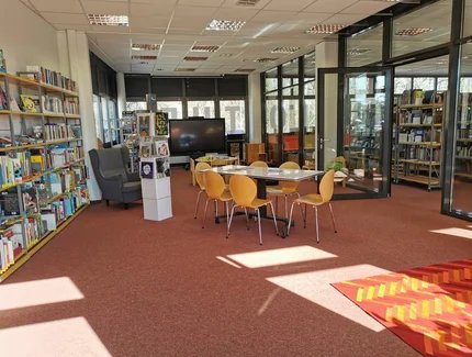 Stadtteilbibliothek Buch, Moderne Einrichtung des Veranstaltungsraumes
