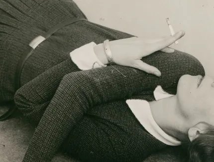 Grit Kallin-Fischer, Selbstporträt mit Zigarette, Detail, um 1928, Bauhaus-Archiv Berlin