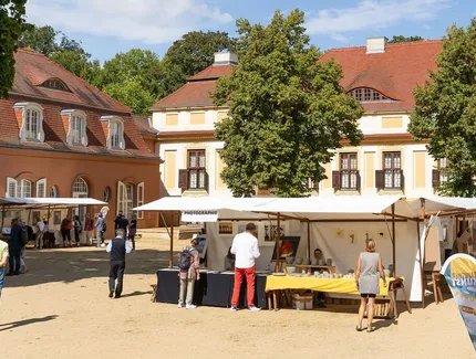 Kunstmarkt auf dem Schlosshof Caputh
