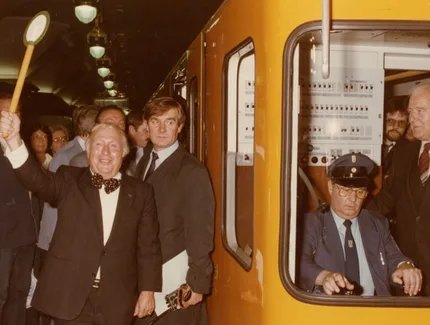 Erste Fahrt zur Einweihung der neuen U-Bahnhöfe in Spandau am 1. Oktober 1984, Archiv Stadtgeschichtliches Museum Spandau.
