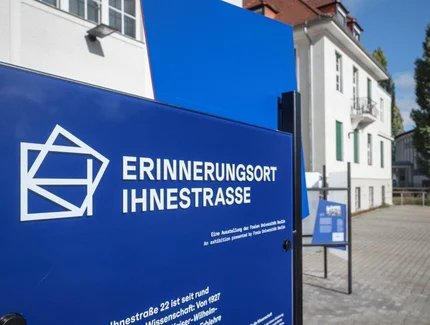 Eingang Ausstellung Erinnerungsort Ihnestr.
