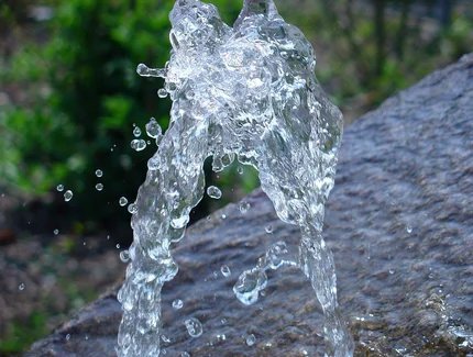 Sprudelndes Wasser