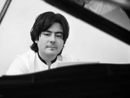 Ambient Klassik: Mit dem Klavier zu den Sternen | Konzert mit Alexander Raytchev