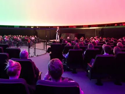 Blick in den Planetariumssaal.