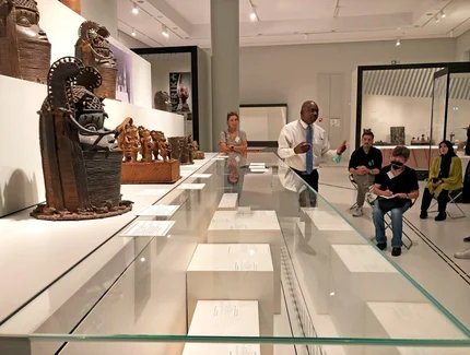 Gruppenführung "Restitution und was nun? - Die Benin Bronzen" im Ethnologischen Museum