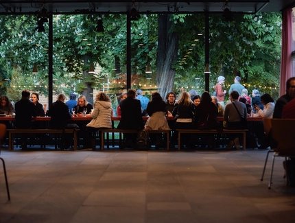 Kassenhalle im Haus der Berliner Festspiele während des Theatertreffen 2026