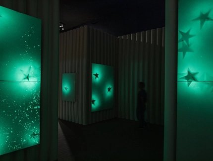 KOO JEONG A, Land of Ouss [Kangse], 2025–2026, Installationsansicht aus LUMA Arles, 2025 © Victor & Simon / Grégoire d’Ablon.
